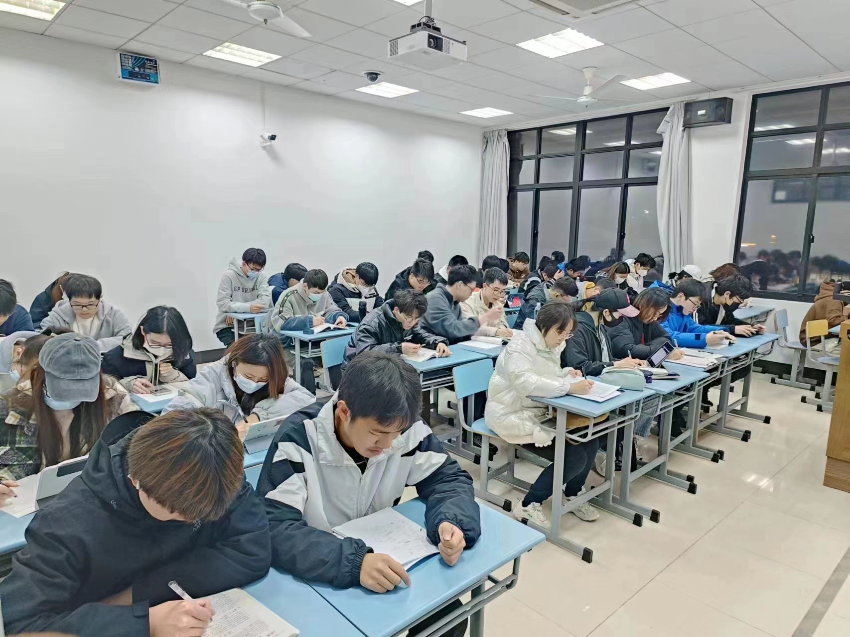 创建优良学风,“双一流”建设学科学子只争朝夕——水产与生命落实晚自习制度